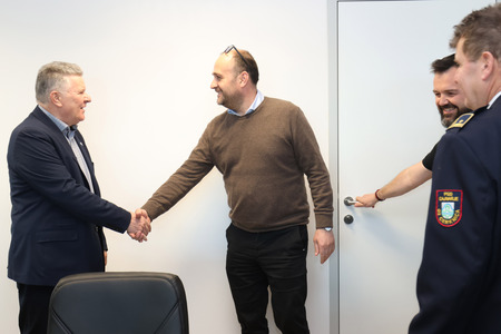 PODPIS POGODBE PGD CAJNARJE 03 FOTO LJUBO VUKELIČ